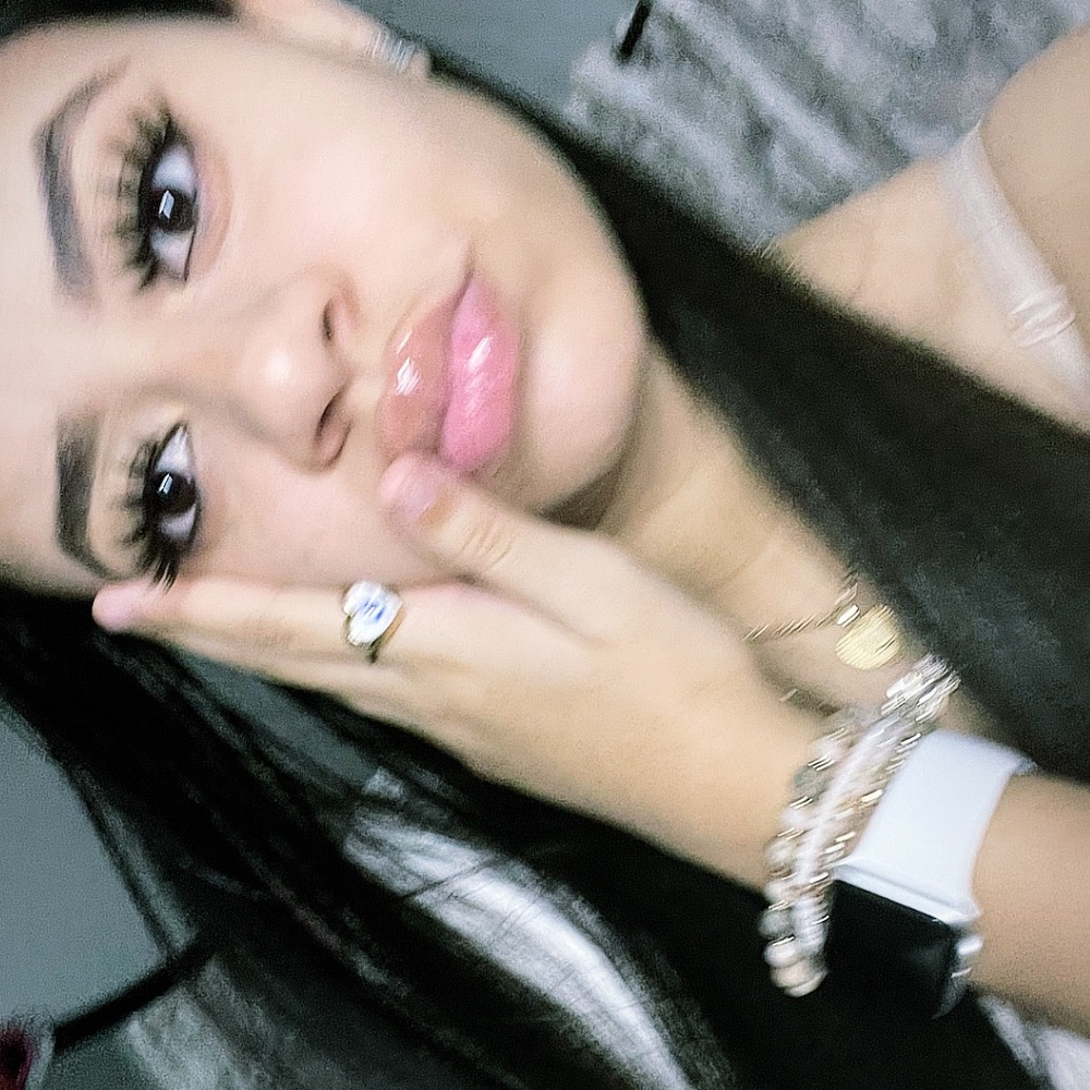 Meet your Posher, Leah